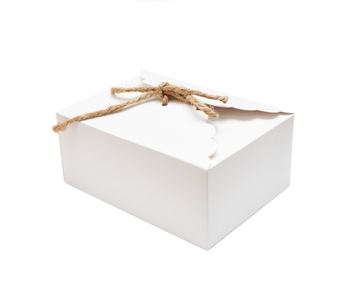 Pudełko na ciasto białe PREMIUM 19 × 14 × 8 cm ze sznurkiem jutowym